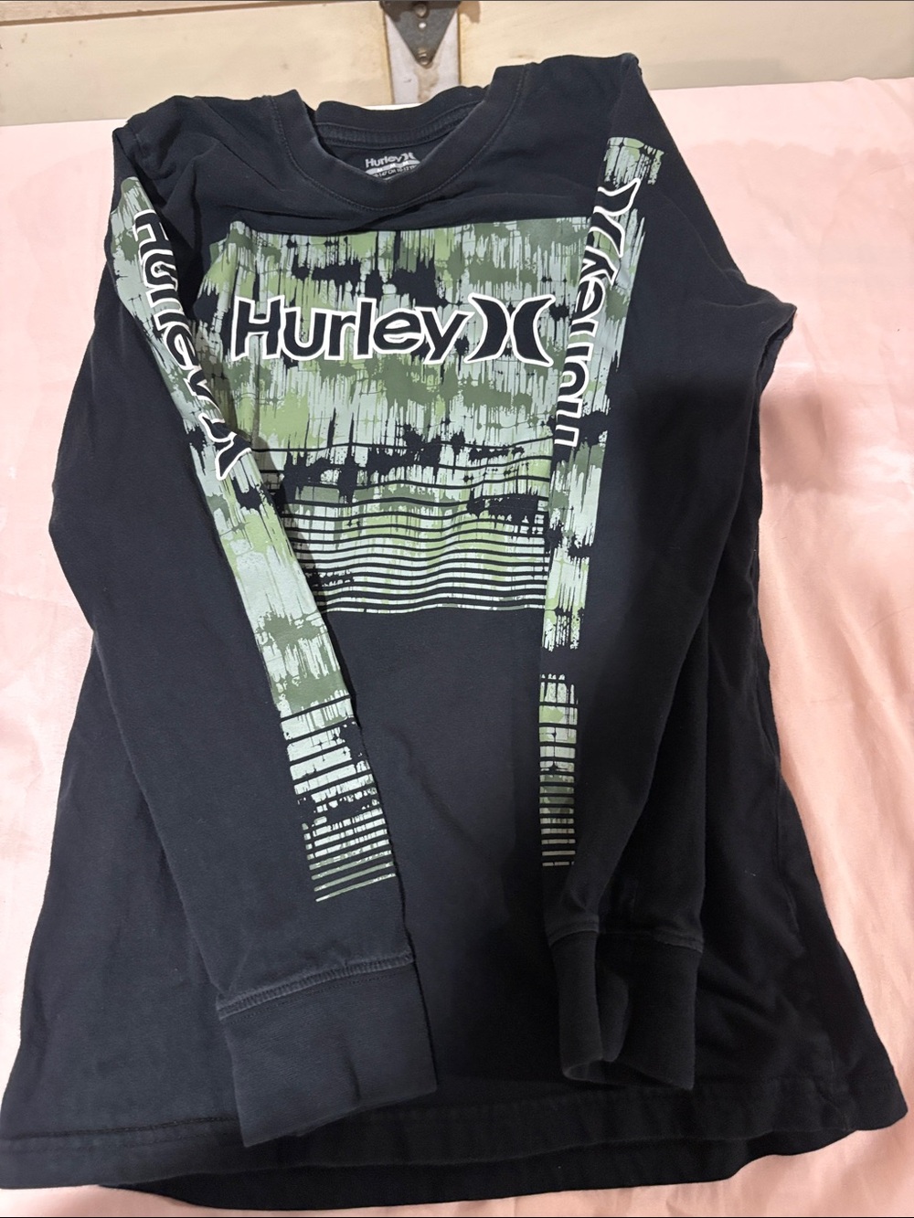 Hurley Men’s Black Crewneck Sweater with Olive Graphic